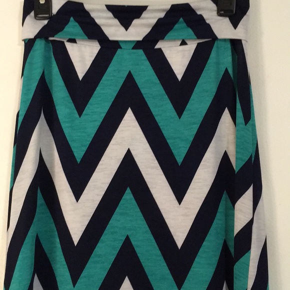 💚🤍🖤 Chevron Maxi Skirt (S) fold-over waistband - Picture 2 of 7